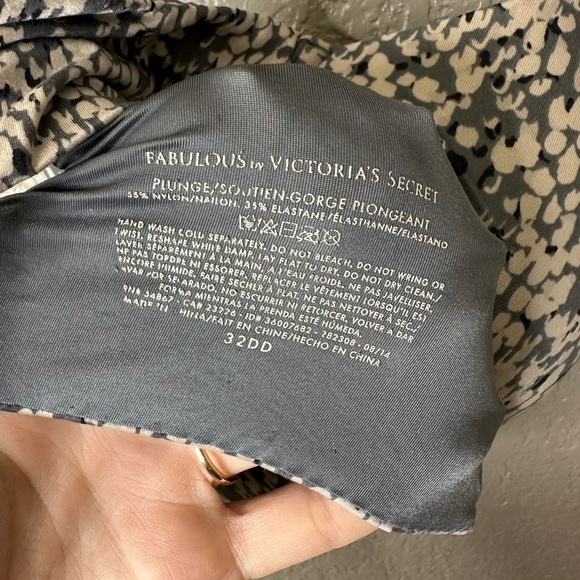 Victoria’s Secret plunge Fabulous Bra size 32 DD - Picture 4 of 5